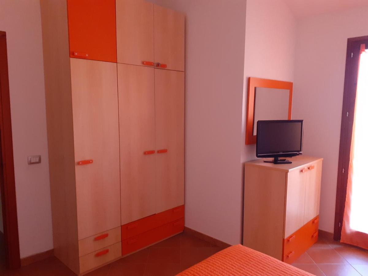 Villa Su Due Livelli Super Accessoriata SantʼAnna Arresi Buitenkant foto
